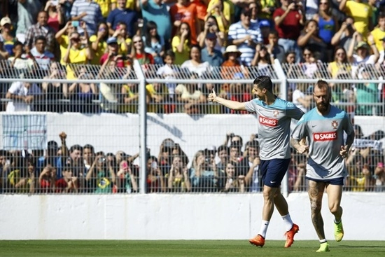 Ronaldo tái phát chấn thương trong buổi tập