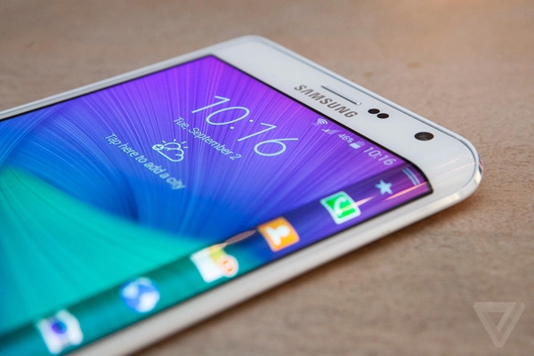 Samsung ra màn hình oled cong