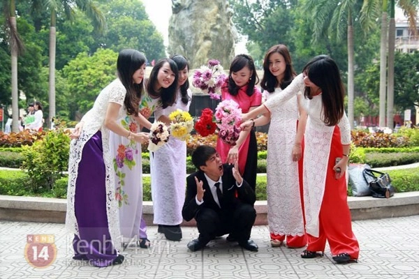 Sinh viên năm cuối rộn rã kéo nhau đi chụp ảnh kỷ yếu