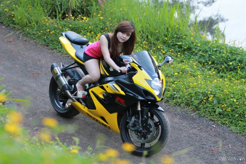 Suzuki gsx-r và em gái tuổi teen dễ mến 