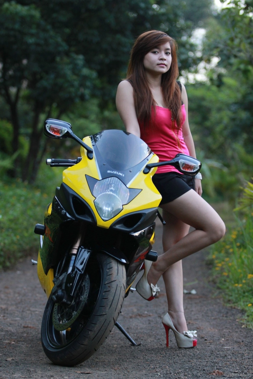 Suzuki gsx-r và em gái tuổi teen dễ mến 