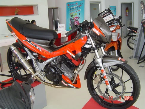 Suzuki raider 150 phong cách yoshimura