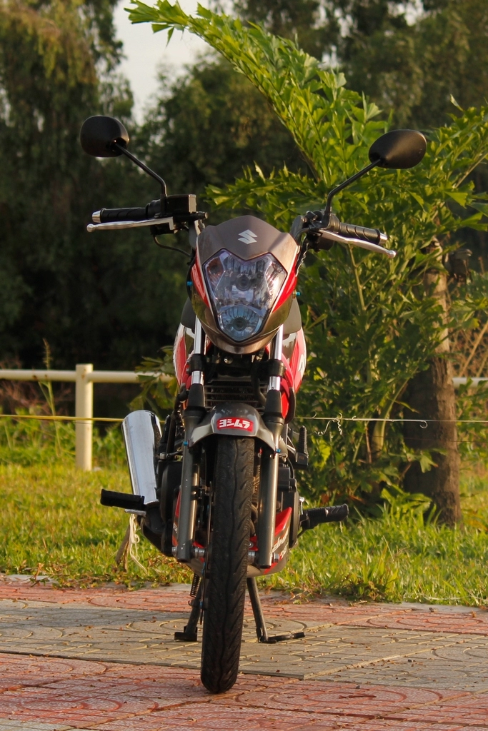 Suzuki raider 150 phong cách yoshimura