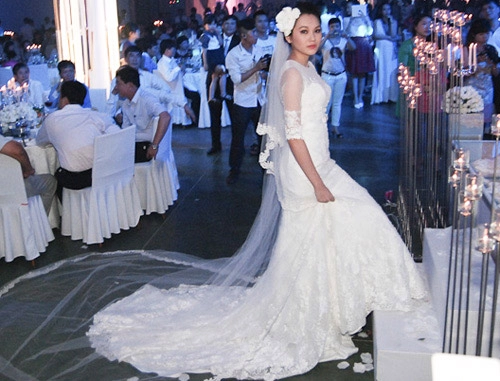 Top váy cưới đẹp nhất vbiz năm 2013