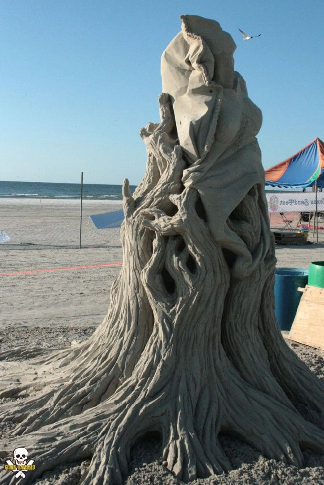 Tượng điêu khắc bằng cát độc đáo bên bãi biển
