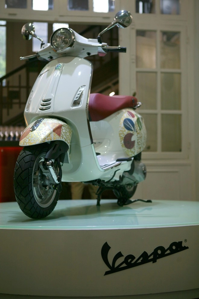 Vespa primavera 2014 dát vàng họa tiết sơn mài đẹp mắt