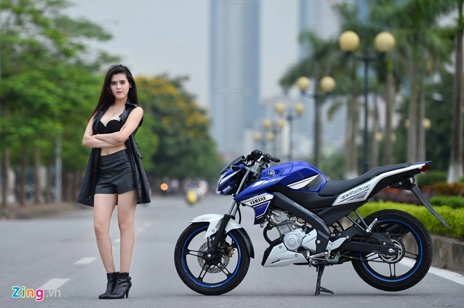 Vũ thu thảo cô gái hà lan sexy cùng yamaha fz150i xanh gp