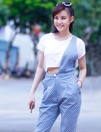 Vy oanh chuộng áo hở eo dịp hè