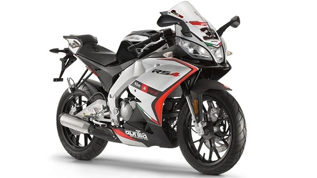 Xe 2 thì đẳng cấp chủa aprilia cho nam sinh đèo người yêu