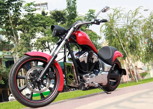 Xế độ honda fury điệu đà giữa sài gòn