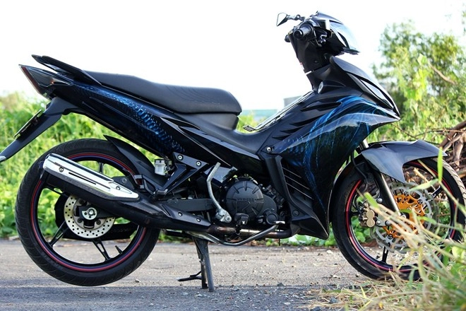 Yamaha exciter 2011 được trang trí với tem 3d hình rồng