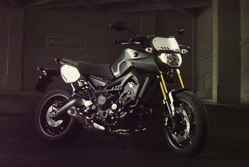 Yamaha fz-09 vừa ra mắt phiên bản street tracker