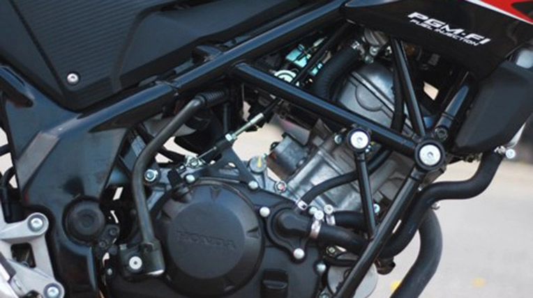 Yamaha fz150i so sánh cùng honda cb150r street fire
