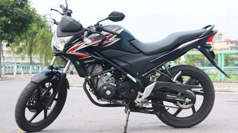Yamaha fz150i so sánh cùng honda cb150r street fire