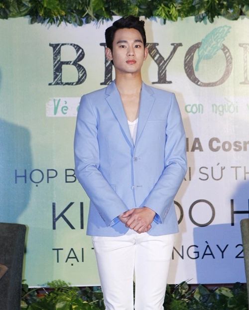 zoom cận cảnh vẻ điển trai của kim soo hyun