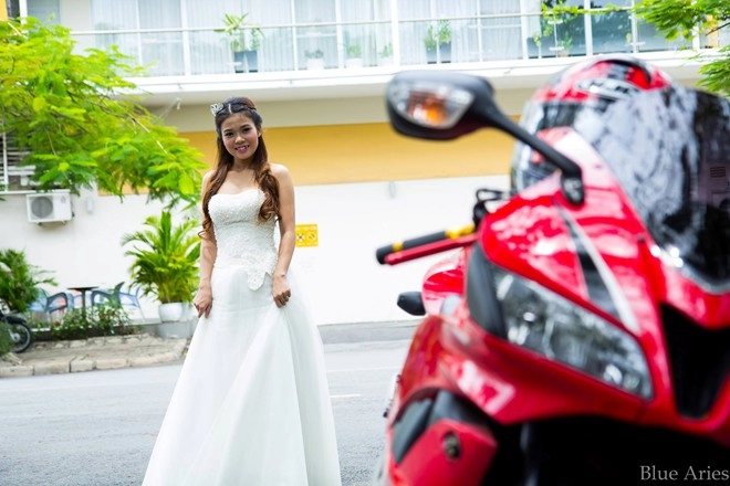 Ảnh cưới độc chụp với mô tô của nữ biker sài thành
