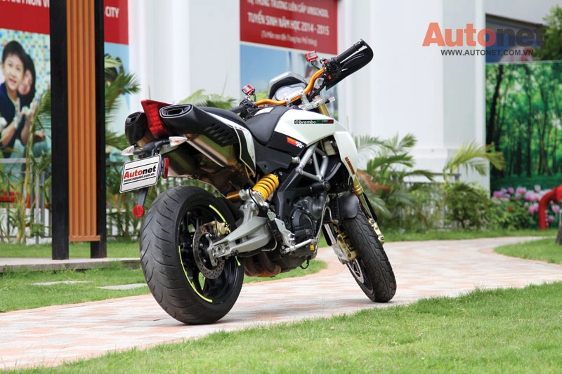 Aprilia 1200 dorsoduro chuẩn mực của dòng xe địa hình hỗn hợp