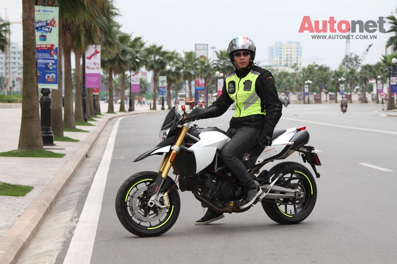 Aprilia 1200 dorsoduro chuẩn mực của dòng xe địa hình hỗn hợp