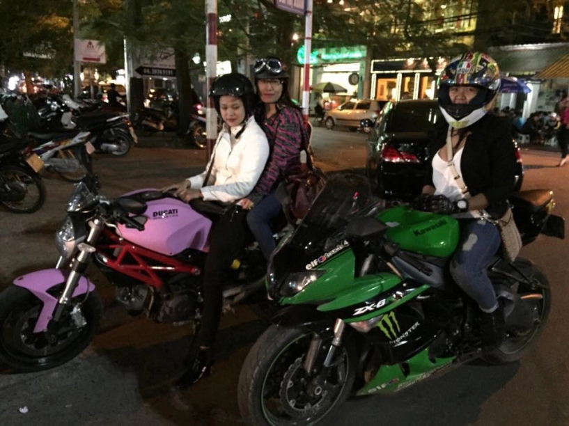 Ba nữ biker 9x sở hữu mô tô khủng cùng hội tụ tại hà nội