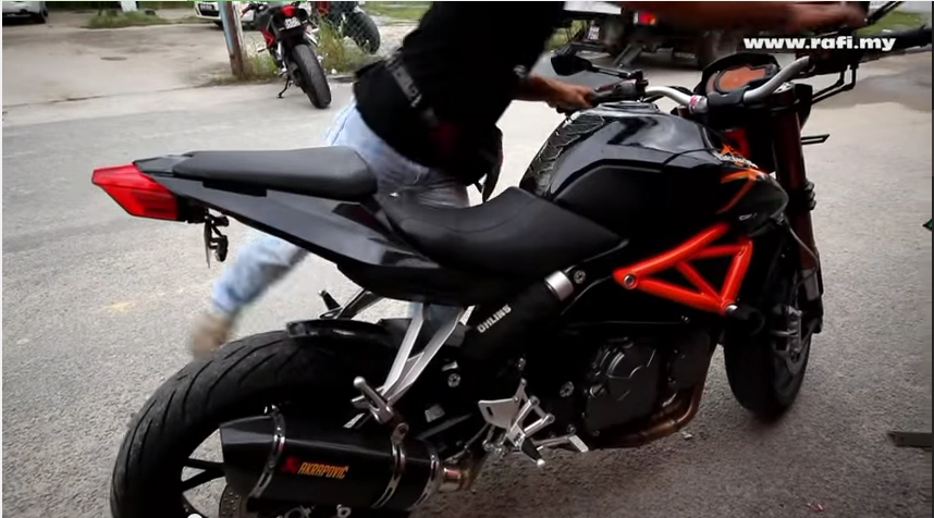 Benelli tnt 600 nội lực đến từ pô akrapovic