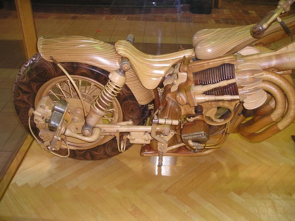 Bộ sưu tập những chiếc mô tô độ chopper bằng gỗ hiếm có