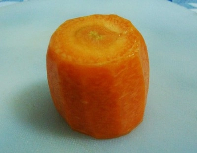 Cách đơn giản cắt tỉa cà rốt làm bình hoa thật xinh