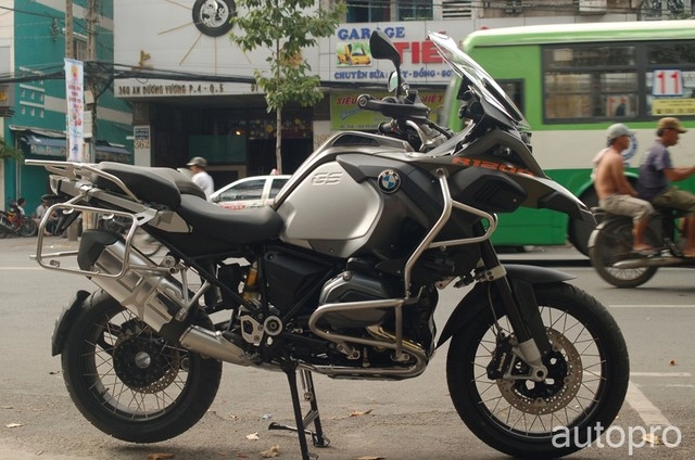 Cận cảnh bmw r1200gs adventure 2014 phiên bản nhà binh