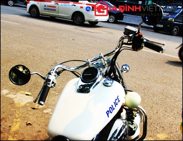 Cận cảnh honda cb750 xe môtô dẫn đoàn của csgt