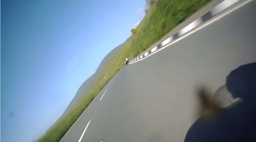 clip trải nghiệm tốc độ của giải đua xe môtô nguy hiểm nhất thế giới
