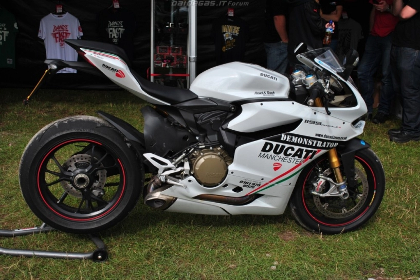 Ducati 1199 demonstrator quá đẹp cho 1 cuộc tình