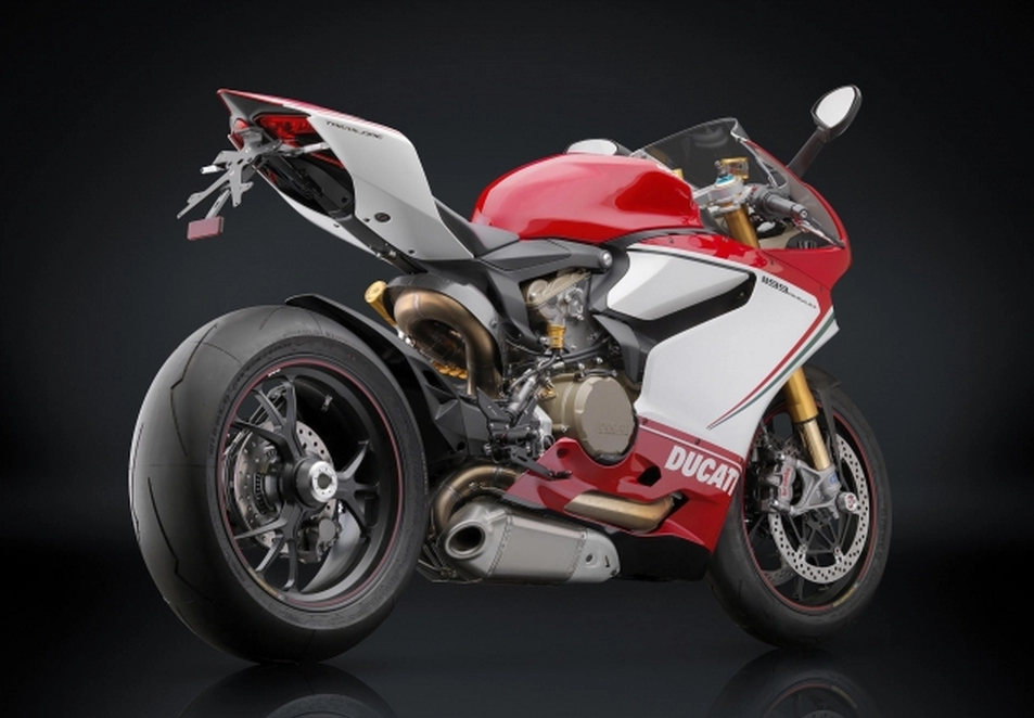 Ducati 1199 panigale s khác lạ với dàn đồ chơi khủng