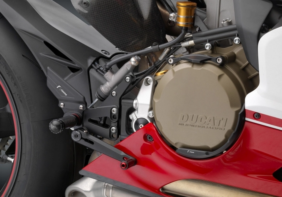 Ducati 1199 panigale s khác lạ với dàn đồ chơi khủng