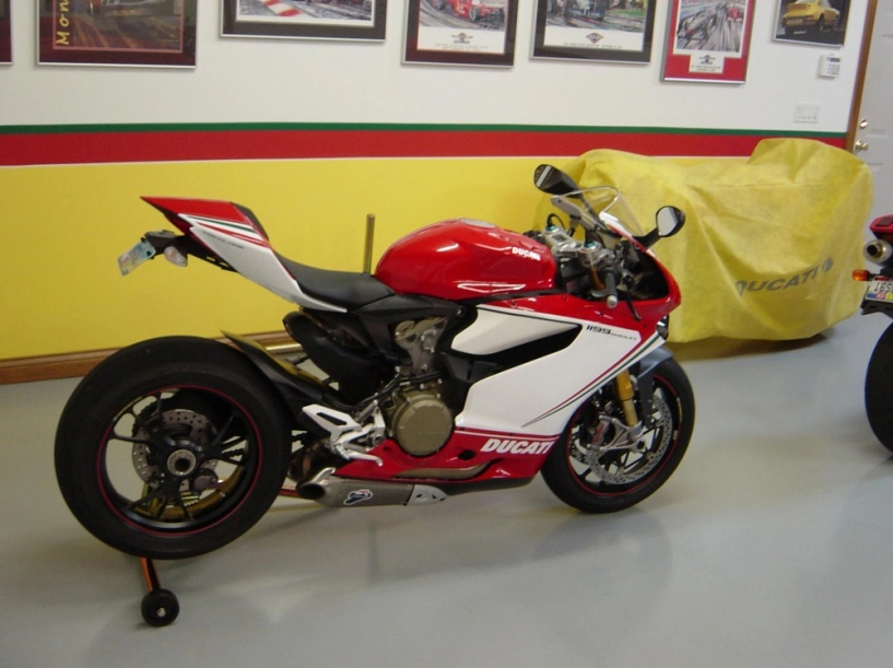 Ducati 1199 s panigale tricolore cỗ máy siêu lòng mọi con tim