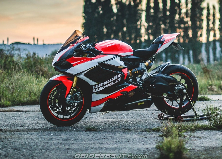 Ducati 1199 wheelie world - ấn tượng khó phai