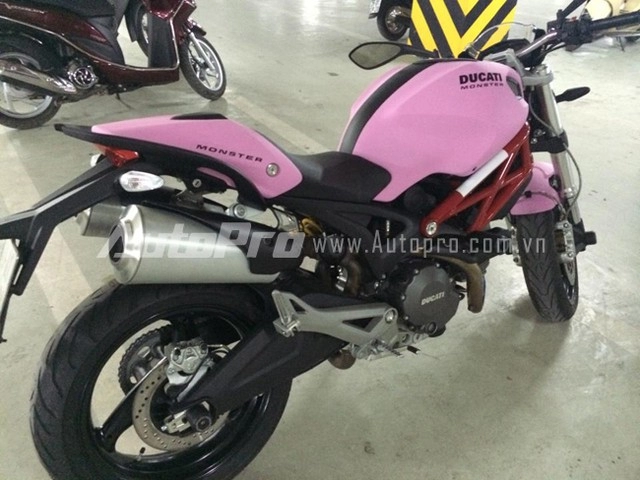 Ducati 795 với màu hồng mờ dịu dàng tại hà nội
