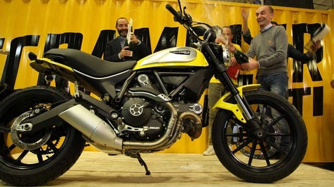 Ducati scrambler giá mềm được xuất xưởng đầu tiên tại ý