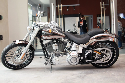 Harley davidson softail cvo breakout 2014 vừa cập cảng sài gòn