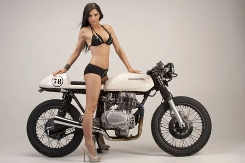 Honda cb400 cafe racer đọ dáng cùng kiều nữ