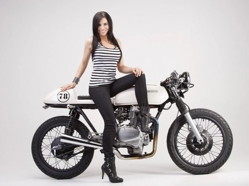 Honda cb400 cafe racer đọ dáng cùng kiều nữ