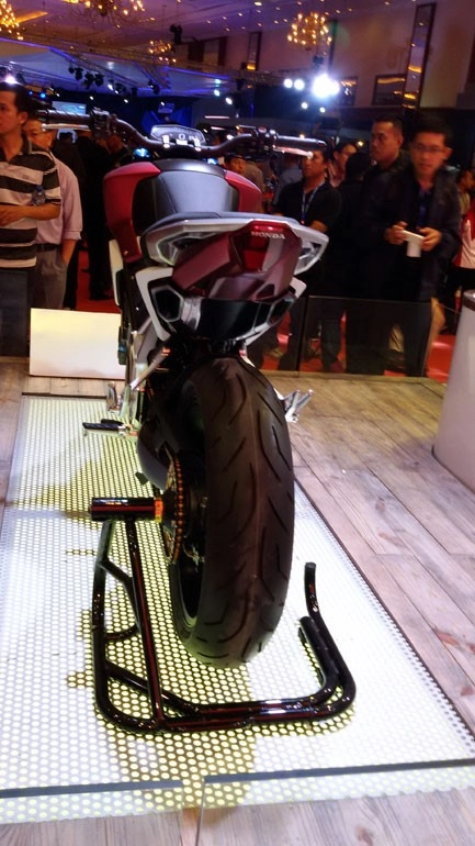 Honda giới thiệu mẫu xe nakedbike concept hoàn toàn mới
