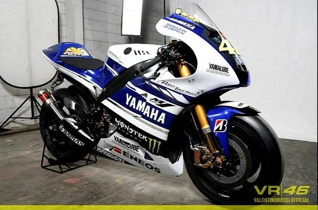 Jorge lorenze và valentino rossi giới thiệu mẫu motogp 2014 mới của team blue