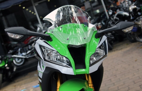 Kawasaki ninja zx-10r 2015 vừa cập cảng sài gòn