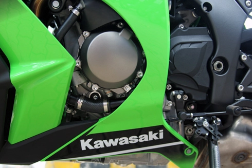 Kawasaki ninja zx-10r 2015 vừa cập cảng sài gòn
