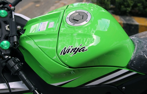 Kawasaki ninja zx-10r 2015 vừa cập cảng sài gòn