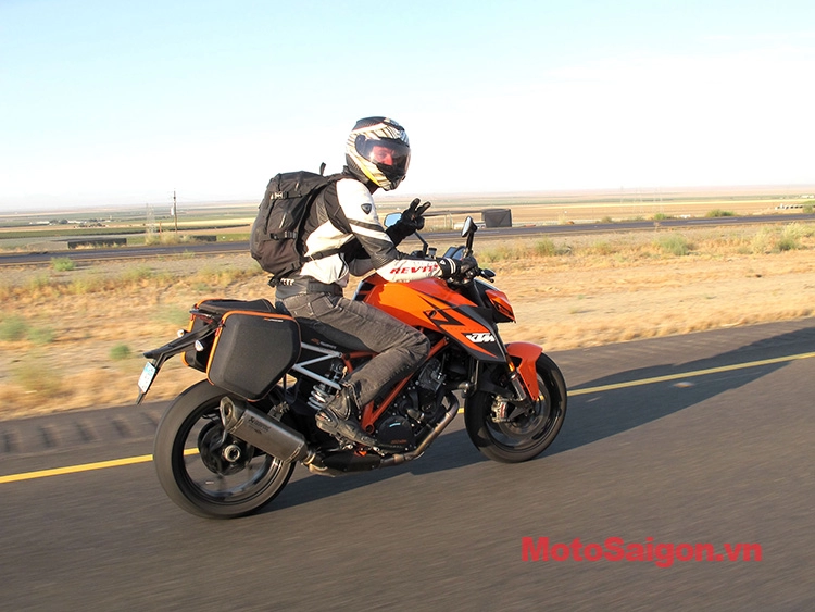 Ktm 1290 super duke r đoạt giải xe môtô của năm 2014