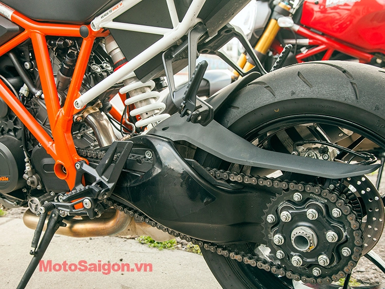 Ktm 1290 super duke r đoạt giải xe môtô của năm 2014
