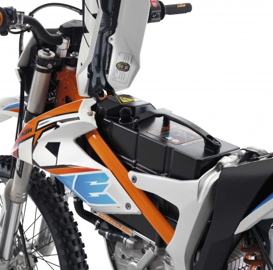 Ktm freeride e-sm 2015 chiếc xe xanh của dòng supermotard