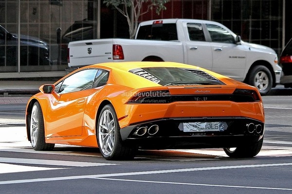 Lamborghini huracan xuất hiện trên đường phố mỹ
