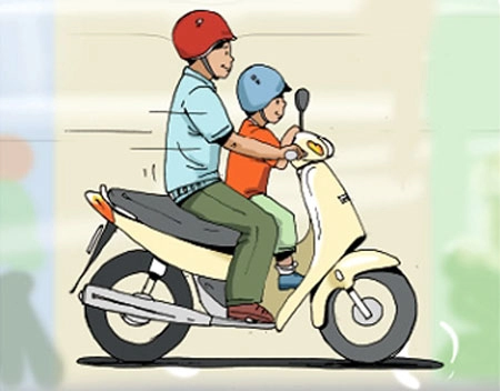 Lưu ý khi chở trẻ em ngồi trước xe máy
