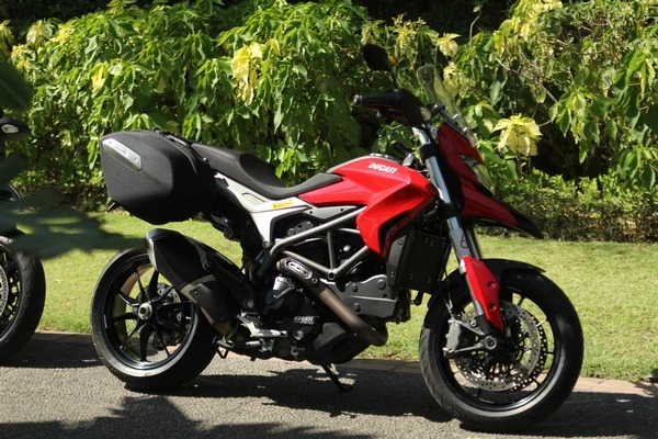 Môtô đường trường ducati hyperstrada 424 triệu đồng tại việt nam